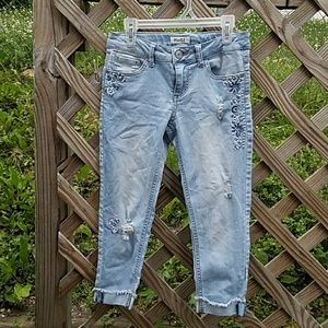 Sz 8 Embroidered Mudd Jean Capris